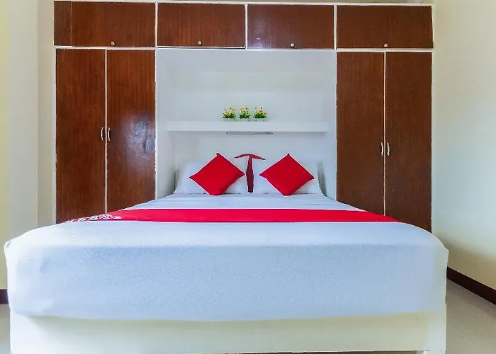 Hotell Oyo 491 J & H 2*